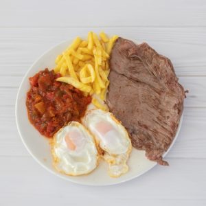 Filete-ternera-con-huevos-patatas-y-pisto-2-04